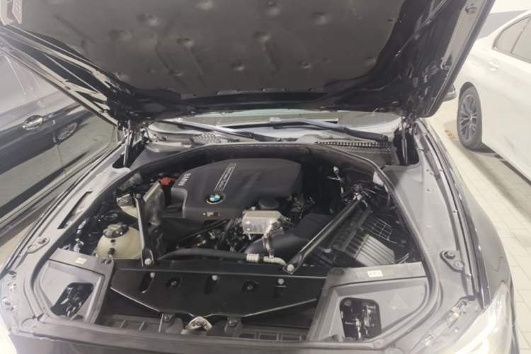 Used BMW 5 Series 2017 525Li Luxury Design Package Engine Bay