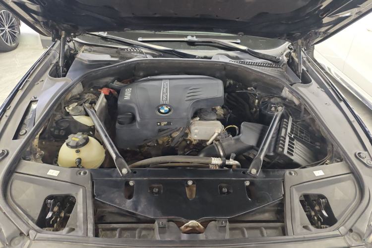 Used BMW 5 Series 2017 525Li Leading Model Engine Bay