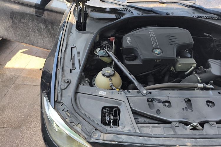 Used BMW 5 Series 2017 525Li Luxury Design Package Engine Bay Right