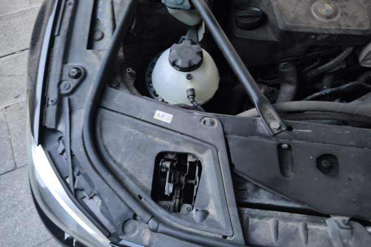 Used BMW 5 Series 2017 525Li Luxury Design Package Engine Bay Right