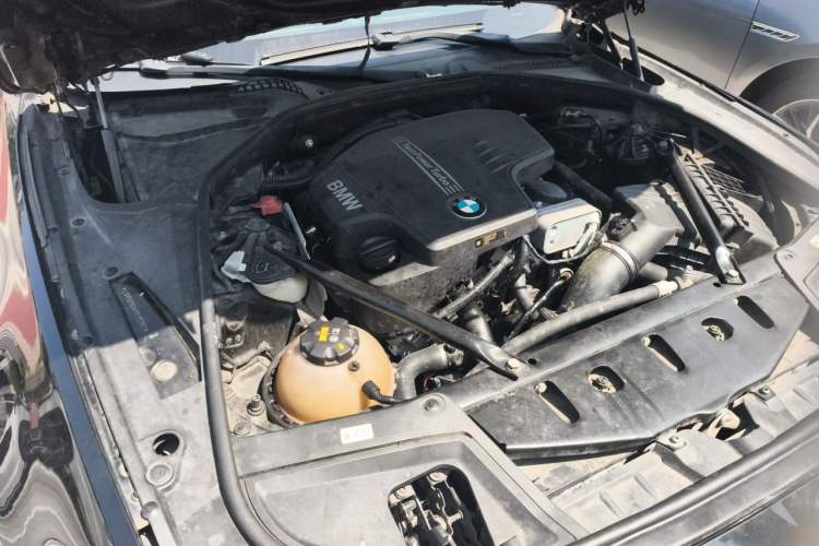 Used BMW 5 Series 2017 520Li Elegant Edition Engine Bay Right
