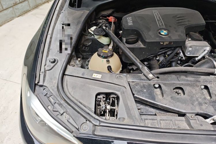 Used BMW 5 Series 2017 520Li Elegant Edition Engine Bay Right