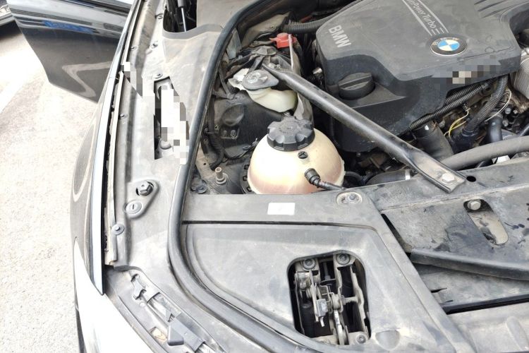 Used BMW 5 Series 2017 520Li Elegant Edition Engine Bay Right