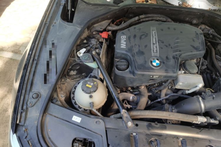 Used BMW 5 Series 2017 520Li Elegant Edition Engine Bay Right