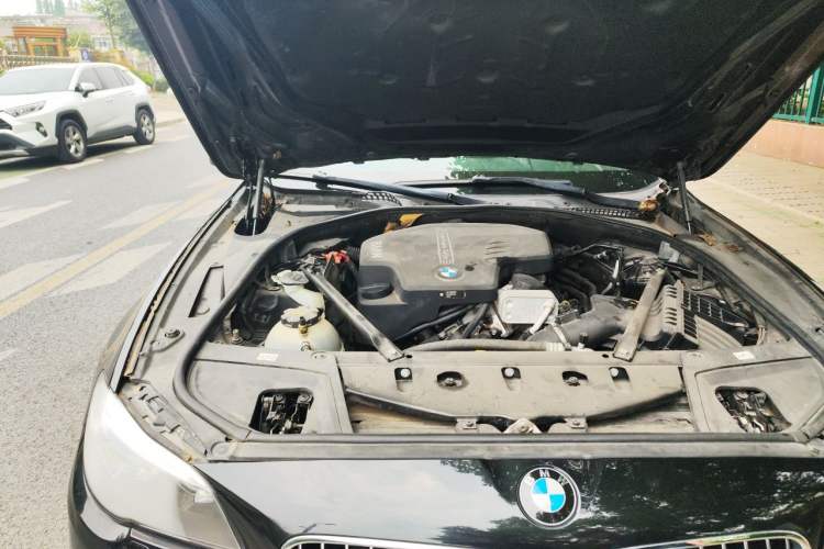 Used BMW 5 Series 2017 520Li Elegant Edition Engine Bay Right