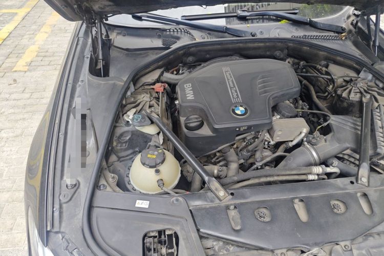 Used BMW 5 Series 2017 520Li Elegant Edition Engine Bay Right