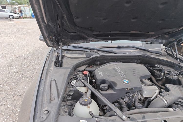 Used BMW 5 Series 2017 520Li Elegant Edition Engine Bay Right