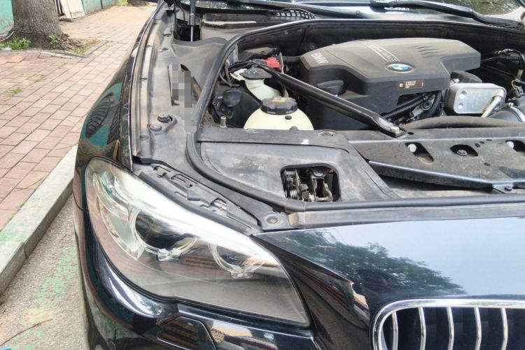Used BMW 5 Series 2017 520Li Elegant Edition Engine Bay Right