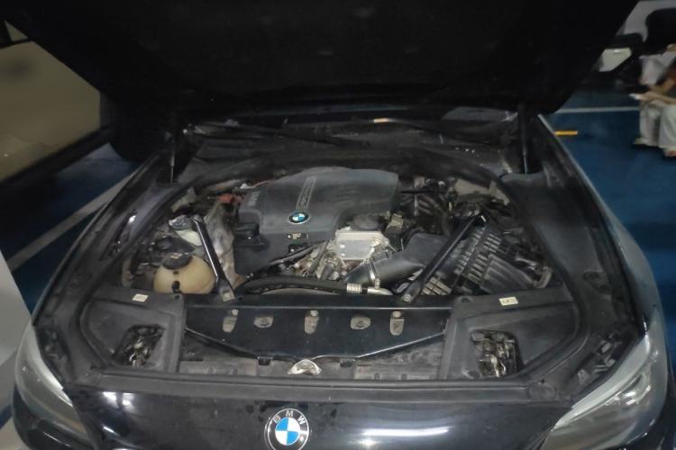 Used BMW 5 Series 2017 525Li Leading Model Engine Bay