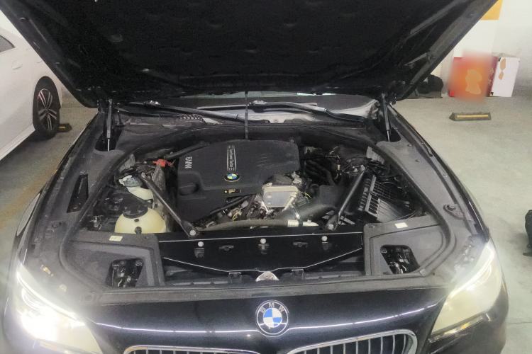 Used BMW 5 Series 2017 525Li Leading Model Engine Bay