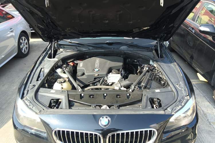 Used BMW 5 Series 2017 525Li Luxury Design Package Engine Bay
