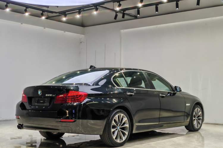 Used BMW 5 Series 2017 525Li Leading Model Exterior 4