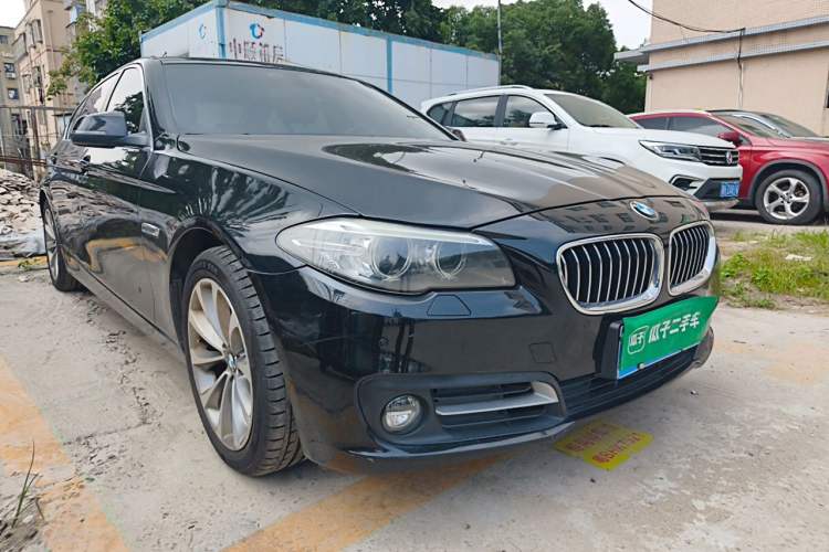 Used BMW 5 Series 2017 525Li Leading Model Front Right 45 Deg