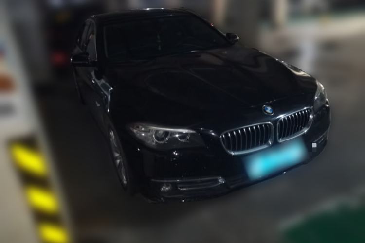 Used BMW 5 Series 2017 525Li Luxury Design Package Front Right 45 Deg