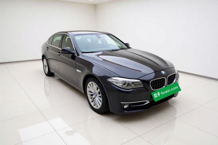 Used BMW 5 Series 2017 525Li Luxury Design Package Front Right 45 Deg