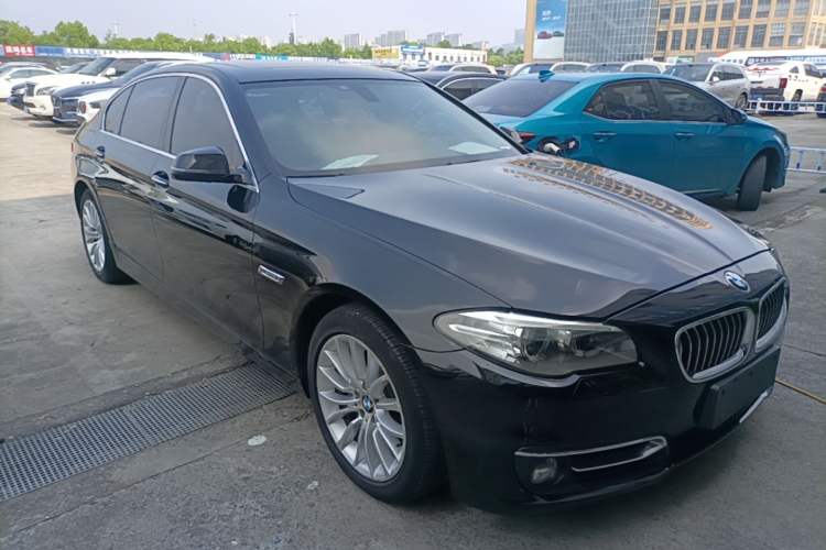 Used BMW 5 Series 2017 525Li Luxury Design Package Front Right 45 Deg