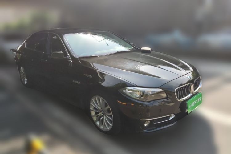 Used BMW 5 Series 2017 525Li Luxury Design Package Front Right 45 Deg