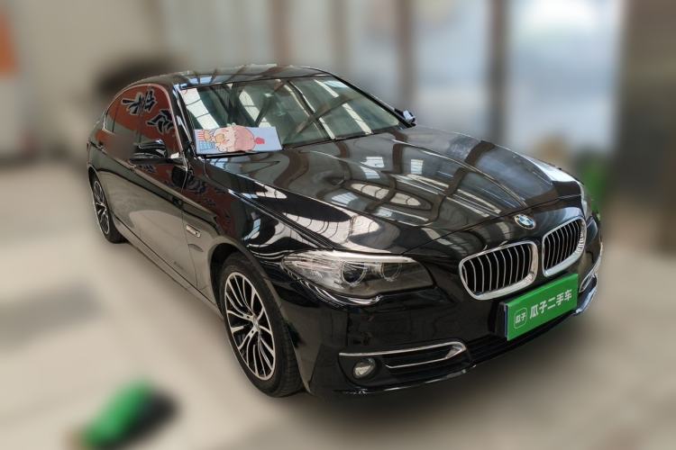 Used BMW 5 Series 2017 525Li Luxury Design Package Front Right 45 Deg