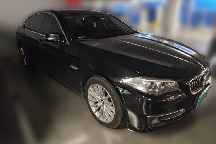 Used BMW 5 Series 2017 525Li Luxury Design Package Front Right 45 Deg