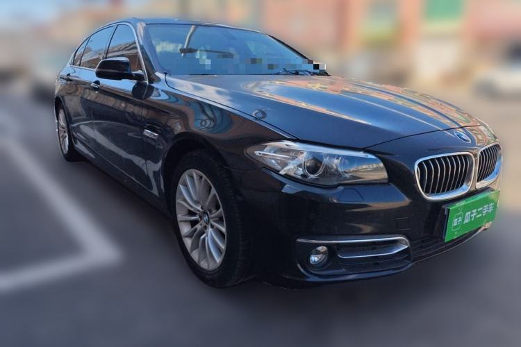 Used BMW 5 Series 2017 525Li Luxury Design Package Front Right 45 Deg