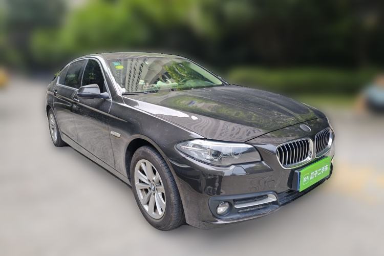Used BMW 5 Series 2017 520Li Elegant Edition Front Right 45 Deg