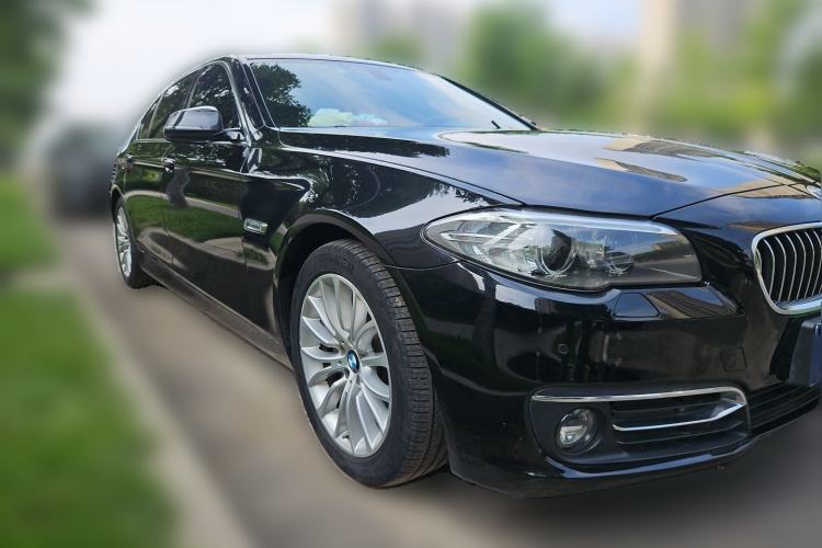 Used BMW 5 Series 2017 525Li Luxury Design Package Front Right 45 Deg