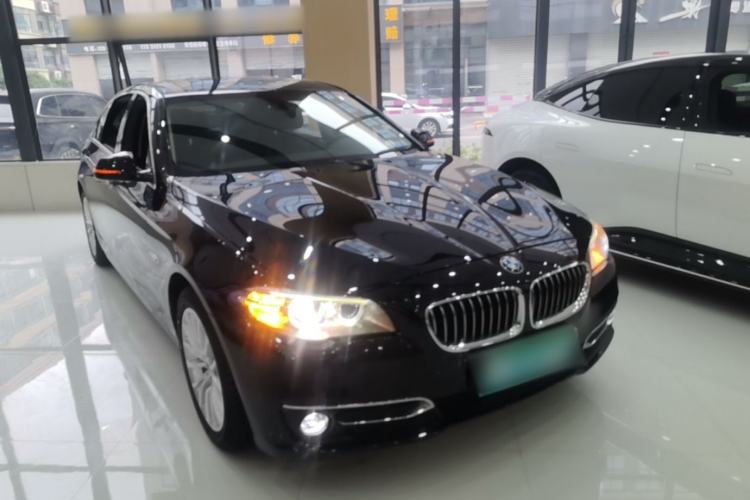 Used BMW 5 Series 2017 525Li Luxury Design Package Front Right 45 Deg