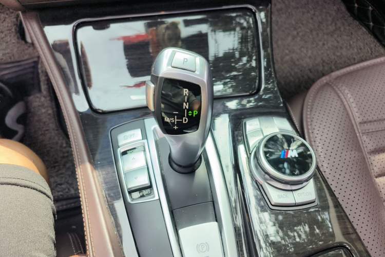 Used BMW 5 Series 2017 525Li Luxury Design Package Gear Lever