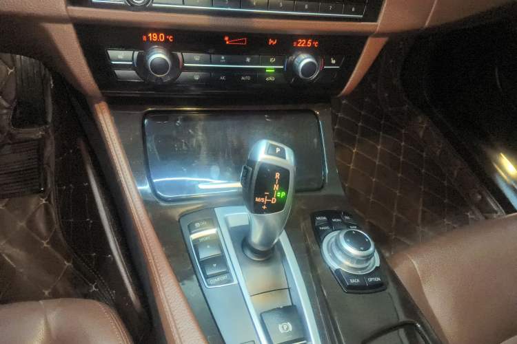 Used BMW 5 Series 2017 525Li Leading Model Gear Lever