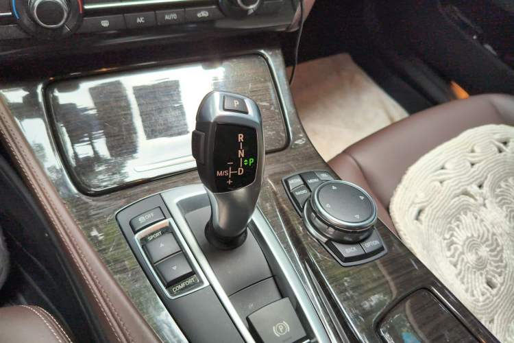 Used BMW 5 Series 2017 525Li Luxury Design Package Gear Lever