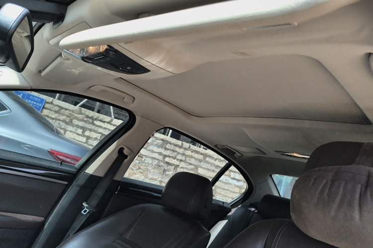 Used BMW 5 Series 2017 525Li Luxury Design Package Headliner