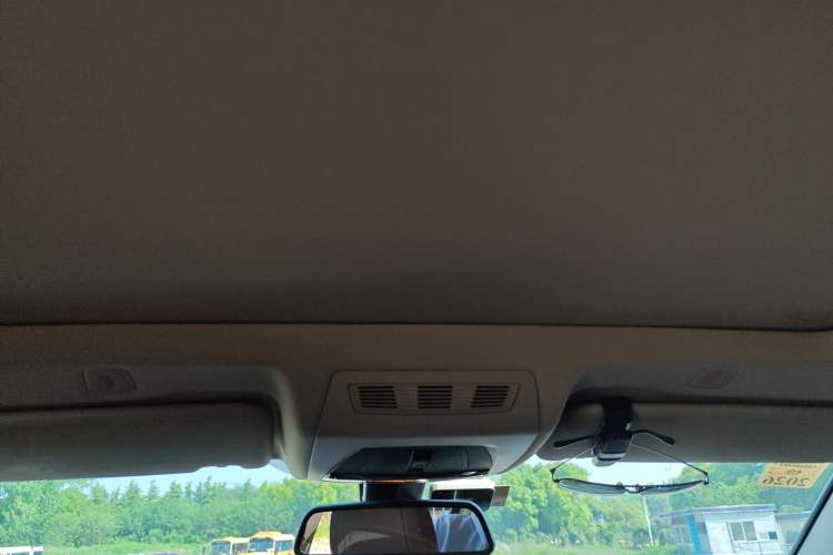 Used BMW 5 Series 2017 525Li Leading Model Headliner