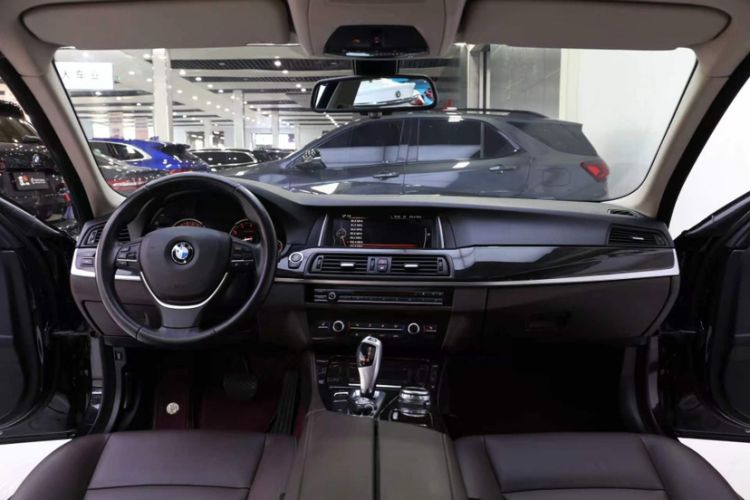 Used BMW 5 Series 2017 525Li Luxury Design Package Interior 1