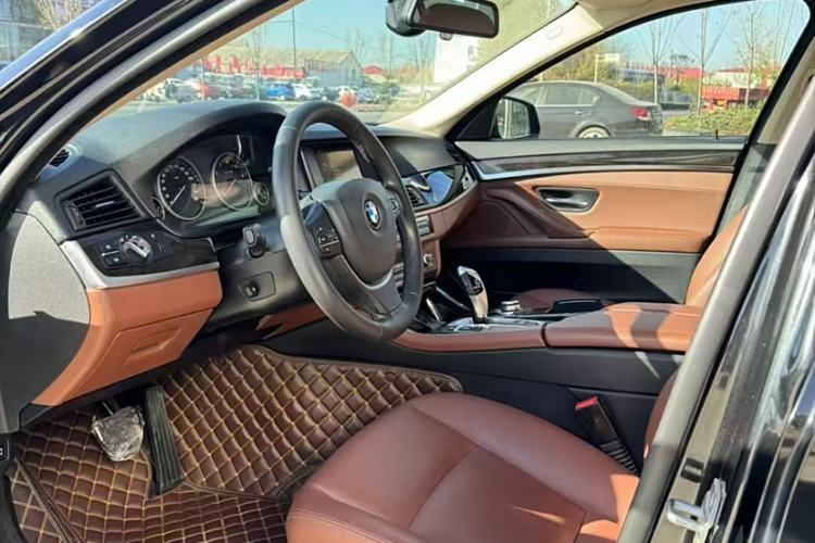Used BMW 5 Series 2017 525Li Leading Model Interior 1