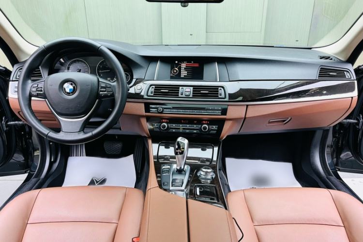 Used BMW 5 Series 2017 525Li Leading Model Interior 1