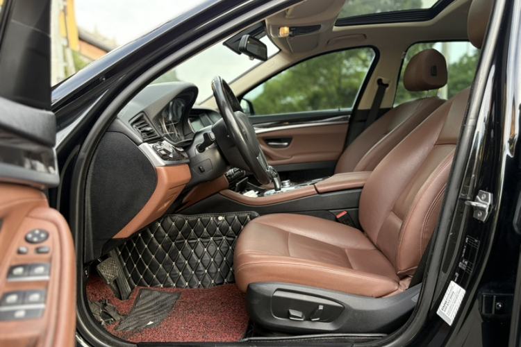 Used BMW 5 Series 2017 525Li Leading Model Interior 1