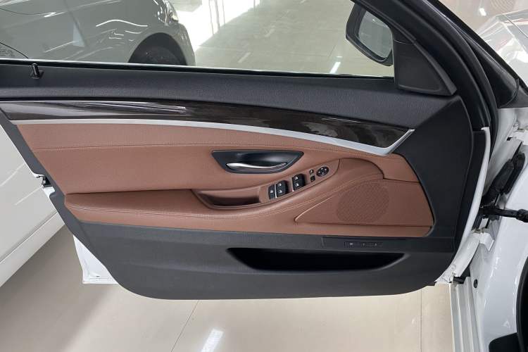 Used BMW 5 Series 2017 525Li Leading Model Interior 14
