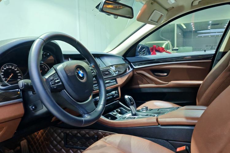 Used BMW 5 Series 2017 525Li Leading Model Interior 2