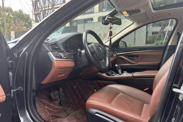 Used BMW 5 Series 2017 525Li Leading Model Interior 2