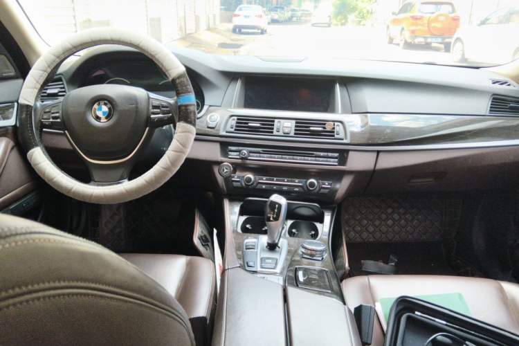Used BMW 5 Series 2017 525Li Luxury Design Package Interior 2
