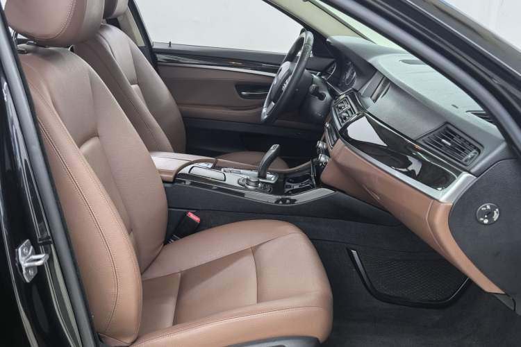 Used BMW 5 Series 2017 525Li Leading Model Interior 2