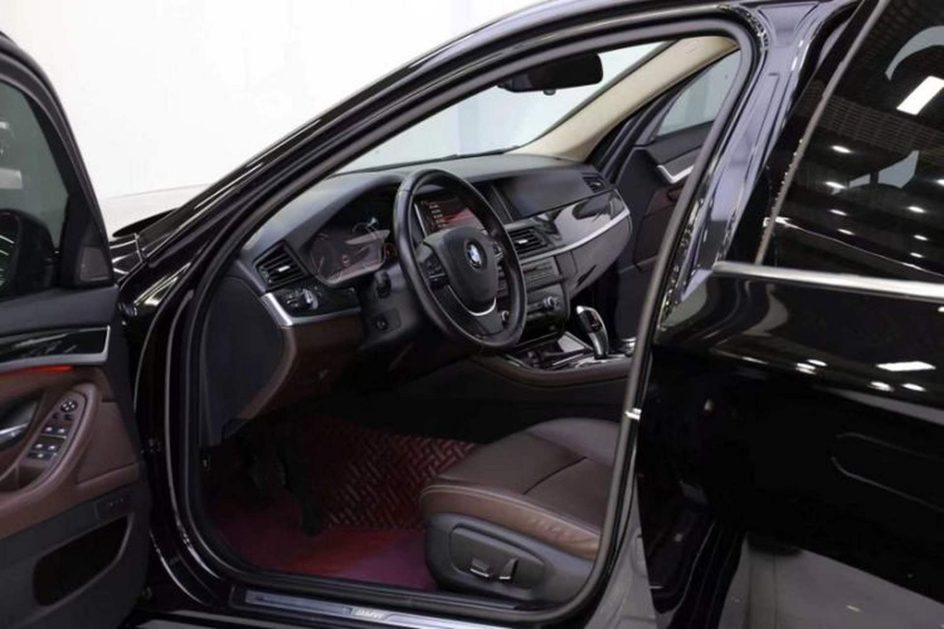 Used BMW 5 Series 2017 525Li Luxury Design Package Interior 3