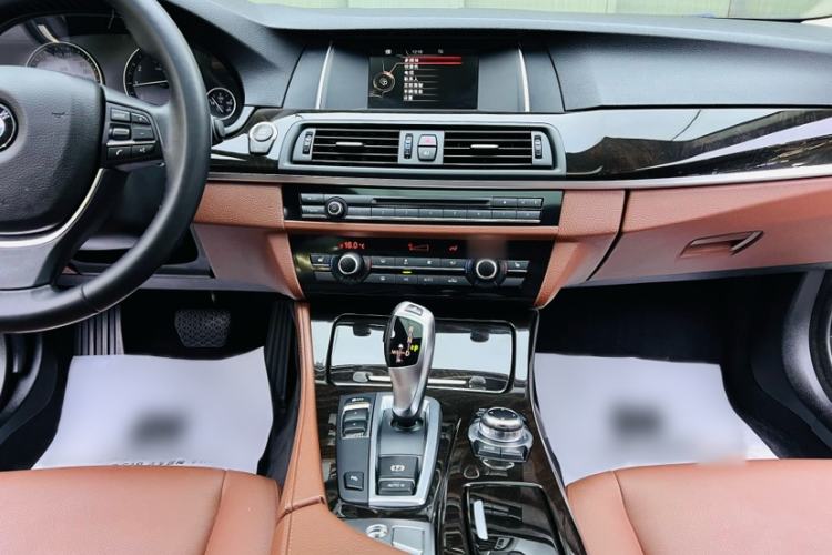 Used BMW 5 Series 2017 525Li Leading Model Interior 3