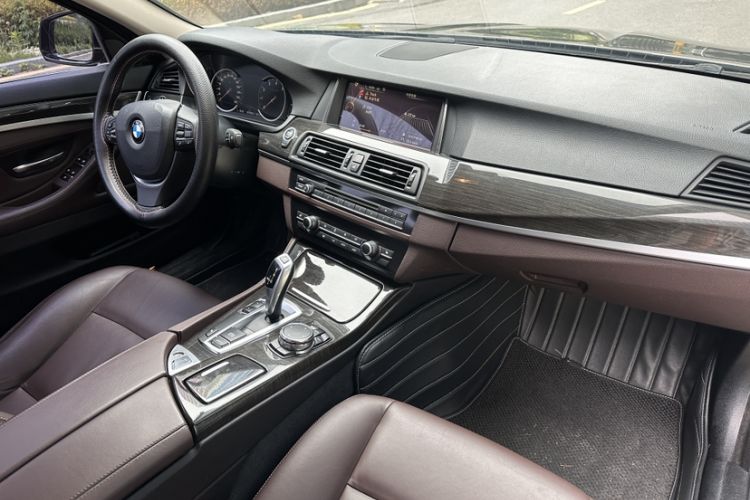 Used BMW 5 Series 2017 525Li Luxury Design Package Interior 3