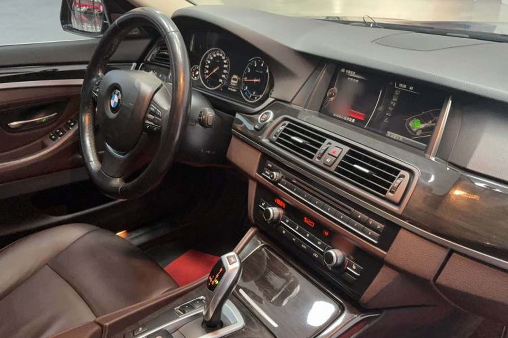 Used BMW 5 Series 2017 525Li Luxury Design Package Interior 4