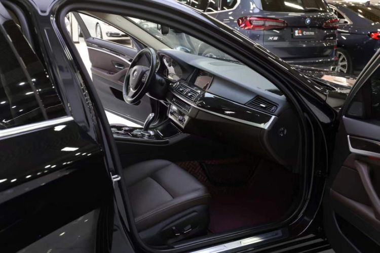 Used BMW 5 Series 2017 525Li Luxury Design Package Interior 4