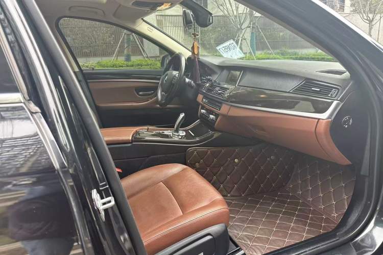Used BMW 5 Series 2017 525Li Leading Model Interior 4