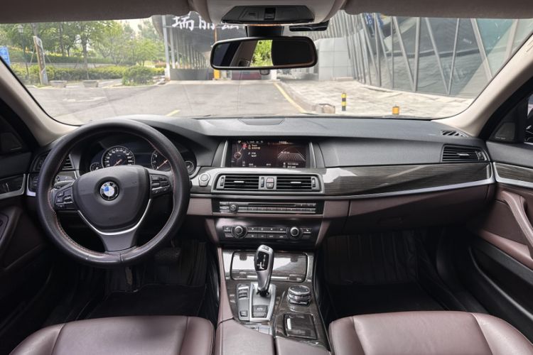 Used BMW 5 Series 2017 525Li Luxury Design Package Interior 4