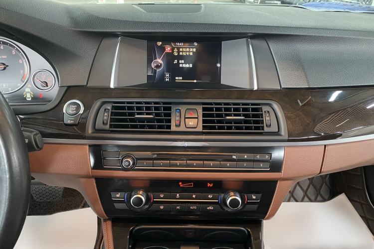 Used BMW 5 Series 2017 525Li Leading Model Interior 5