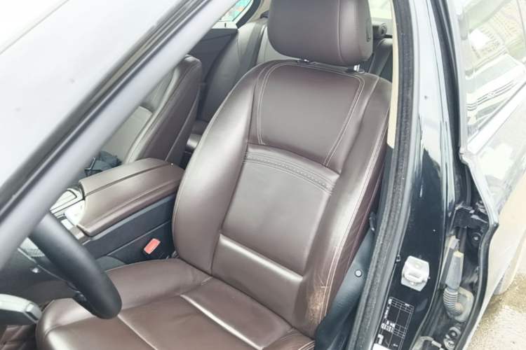 Used BMW 5 Series 2017 525Li Luxury Design Package Left Front Seat